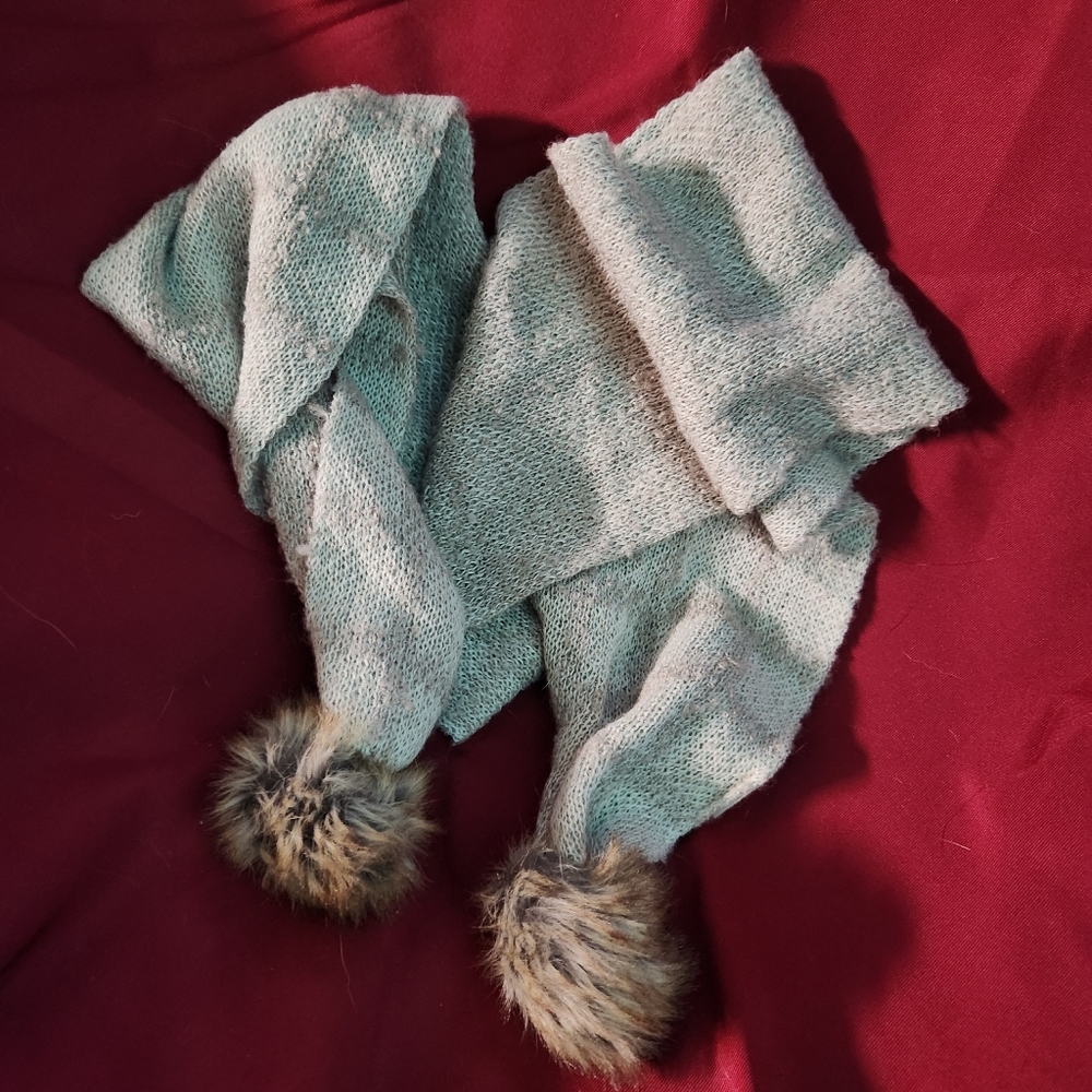Women's taupe knit scarf with Faux fur